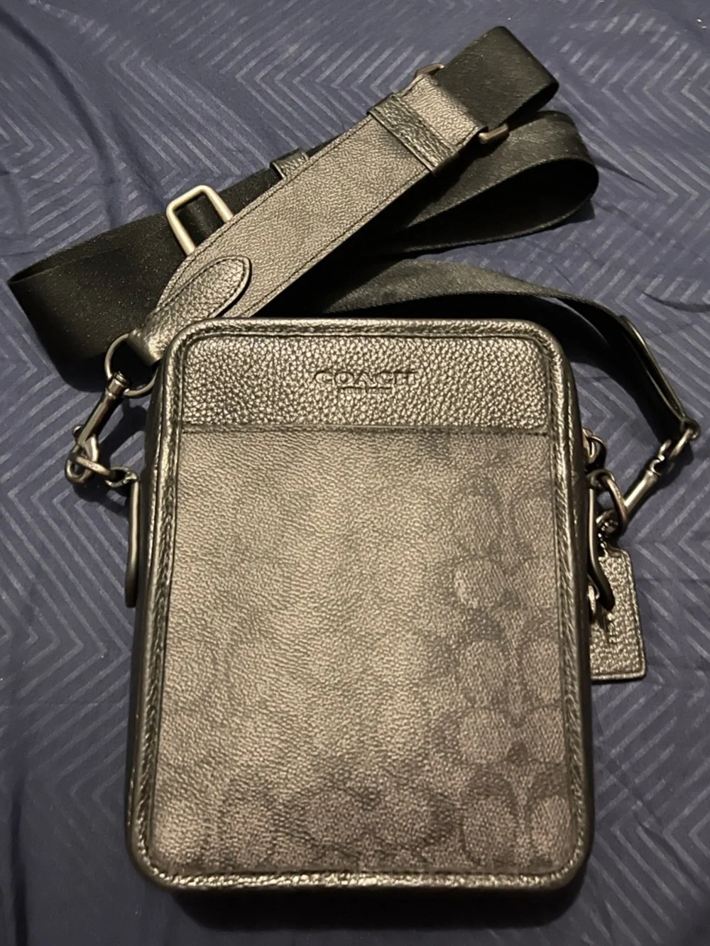 Coach Men’s Black Signature Canvas Messenger Crossbody - Picture 2 of 3